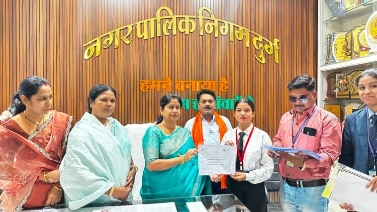 दुर्ग महापौर अलका बाघमार ने बाटे ऑफर लेटर जॉब के लिए दिये शुभकामनाएं