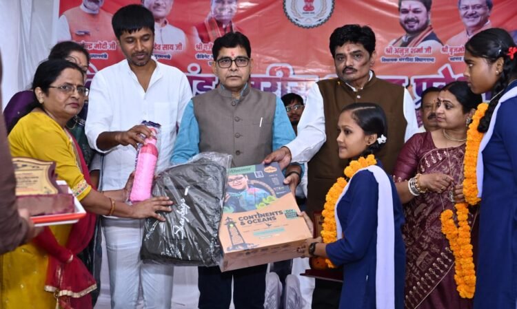 शिक्षा के साथ संस्कारों का समावेश ही समृद्ध छत्तीसगढ़ की नींव – राजस्व मंत्री टंक राम वर्मा