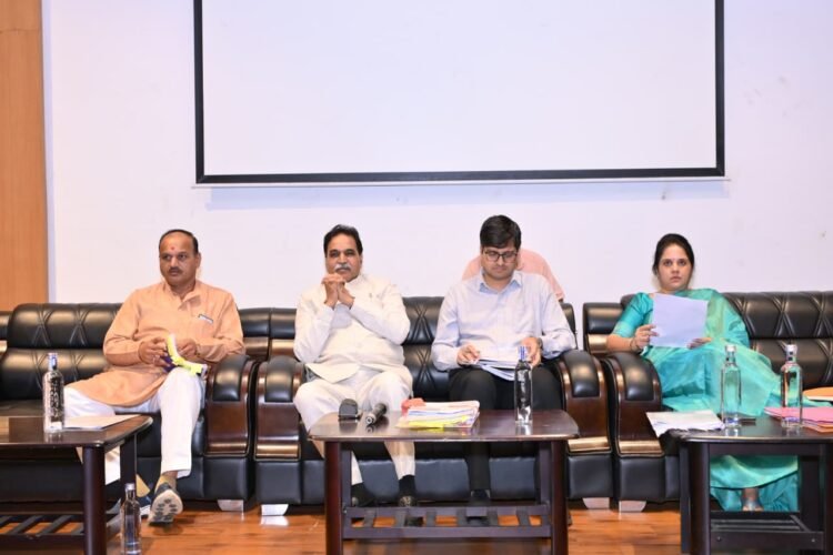 विधायक राजेश मूणत की 5 घंटे मैराथन समीक्षा बैठक, निगम अधिकारियों को दिए सख्त निर्देश