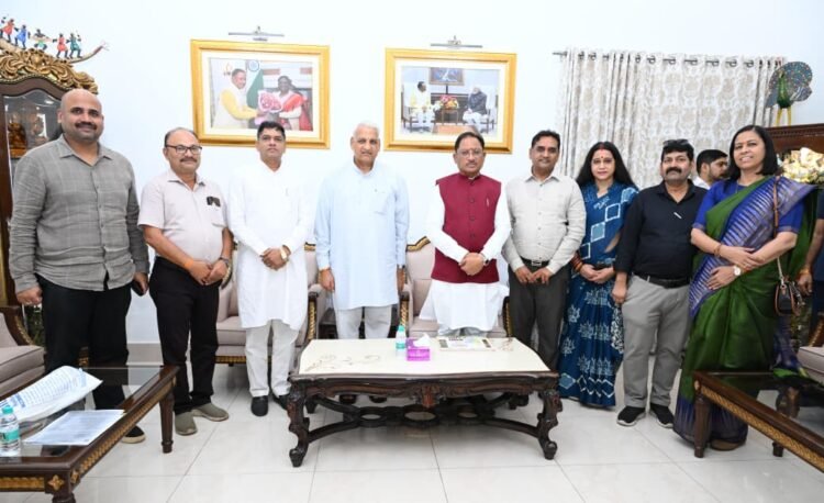 मुख्यमंत्री साय से लघु उद्योग भारती के प्रतिनिधिमंडल ने की सौजन्य मुलाकात : 14वें इंडिया इंडस्ट्रियल फेयर की तैयारियों पर हुई चर्चा