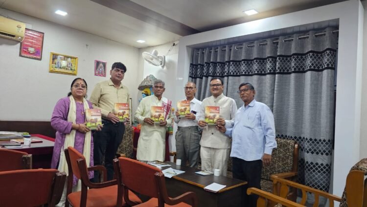 ‘गाय एक अनुसंधान’ पुस्तक गौ सेवा आयोग अध्यक्ष को भेंट, गौ-संवर्धन एवं संरक्षण पर विशेष बैठक भी हुई