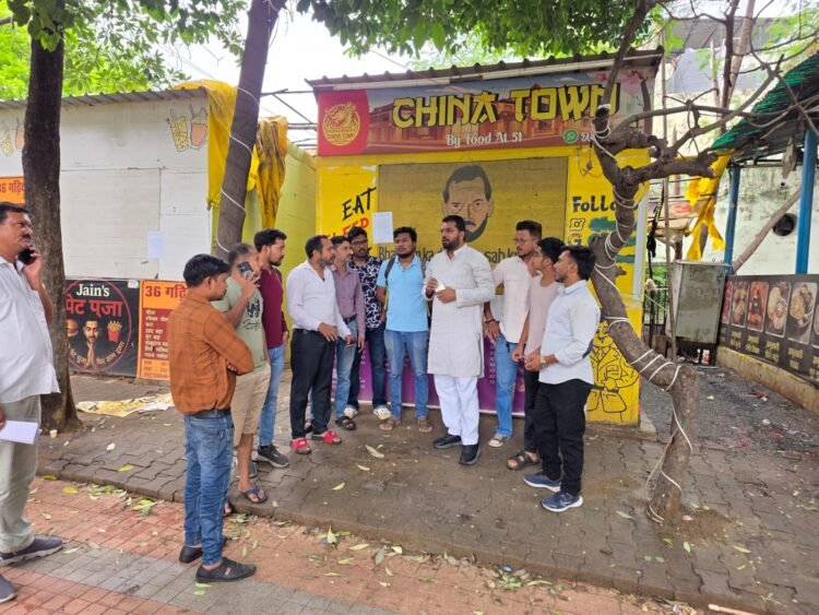 चौपाटी की दुकानें सील होने पर सियासत तेज, नेता प्रतिपक्ष आकाश तिवारी ने निगम पर लगाए गंभीर आरोप
