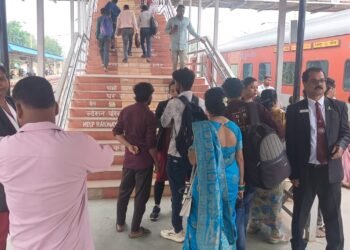दक्षिण पूर्व मध्य रेलवे, रायपुर मंडल में भाटापारा स्टेशन पर किलाबंदी टिकट चेकिंग के दौरान कुल 212 मामलों से 1,53,765 रुपए राजस्व प्राप्त हुआ
