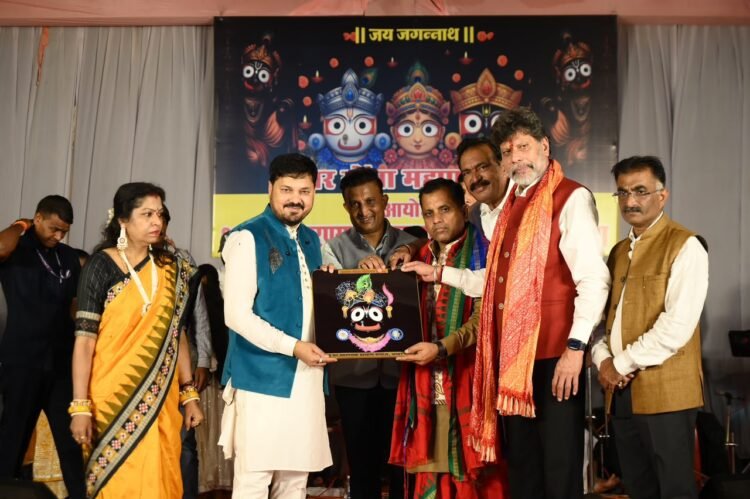600 वर्ष पुराने ऐतिहासिक गोंचा महापर्व में बिखरा भक्ति का रंग, पद्मश्री अनुज शर्मा के भजनों से सराबोर हुआ जगदलपुर