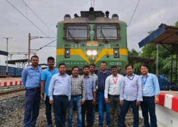 दक्षिण पूर्व मध्य रेलवे में ‘कवच’ प्रणाली का SIL-4 ट्रायल सफल, सिग्नल पहचान, स्वचालित ब्रेकिंग, गति नियंत्रण एवं आपातकालीन SOS प्रणाली का सफल परीक्षण