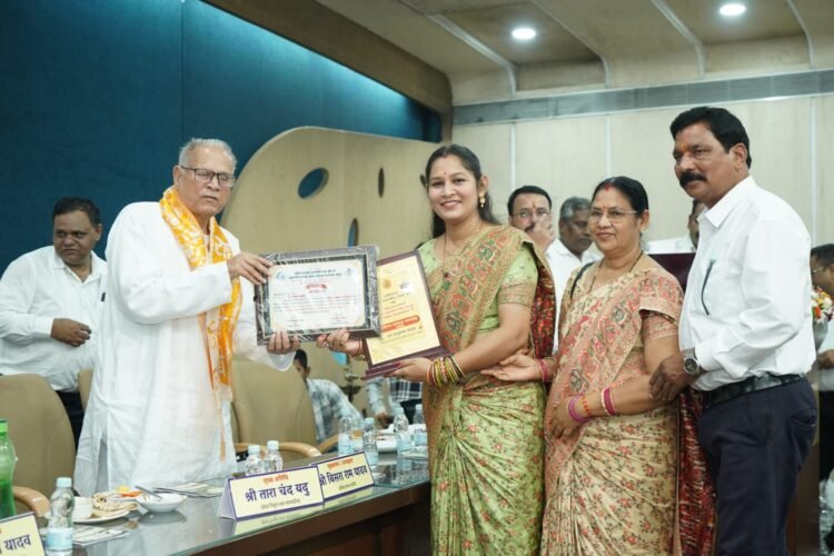 यादव प्रतिभा सम्मान समारोह का भव्य एवं गरिमामय , प्रतियोगी परीक्षाओं में सफल प्रतिभाओं एवं समाज गौरवों का हुआ सम्मान, शिक्षा, संस्कार एवं सामाजिक एकता का दिया गया संदेश