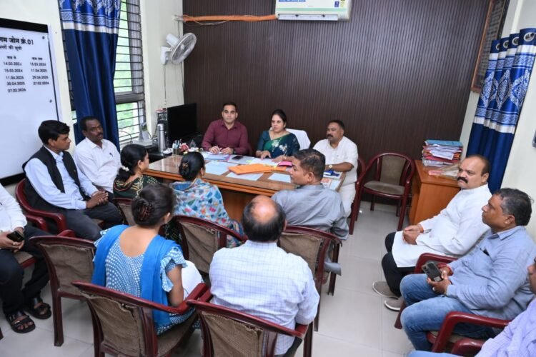 महापौर मीनल चौबे ने जोन 1, 3 और 4 के कार्यों की समीक्षा की, अधिकारियों को दिए सख्त निर्देश