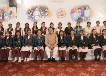 मुख्यमंत्री साय ने एकलव्य के विद्यार्थियों का बढ़ाया उत्साह,कहा- जनजातीय युवाओं की नई पहचान बन रहे एकलव्य विद्यालय