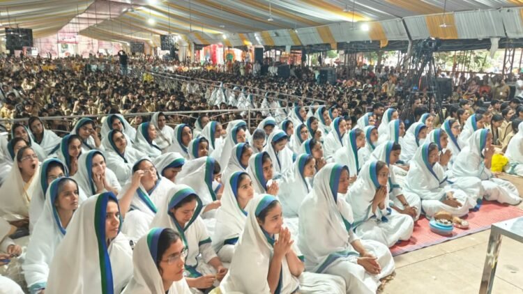 गुरु पूर्णिमा पर उमड़ा आस्था का सैलाब, प्रतिभा स्थली की बहनों ने दी भावपूर्ण गुरु वंदना