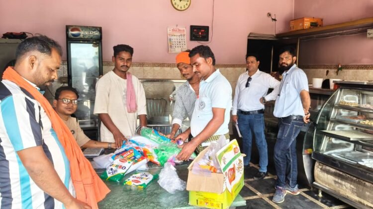सिंगल यूज़ प्लास्टिक के विरुद्ध नगर पंचायत माना कैंप की कार्रवाई, 19 दुकानों से ₹10,800 का जुर्माना वसूला