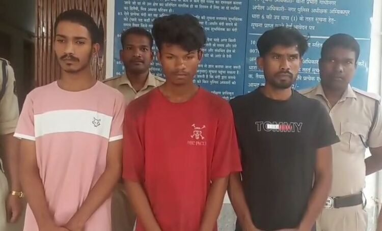 मालिक के भरोसे को किया तार-तार, नौकर और ड्राइवर ने उड़ाए 5 लाख रुपये