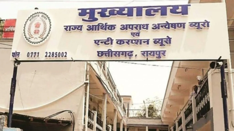 10 हजार की रिश्वत लेते महिला आरक्षक गिरफ्तार, ACB ने रंगे हाथों दबोचा