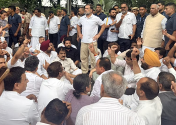 NEET पेपर लीक पर दिल्ली में बवाल, PM आवास के बाहर राहुल गांधी का धरना
