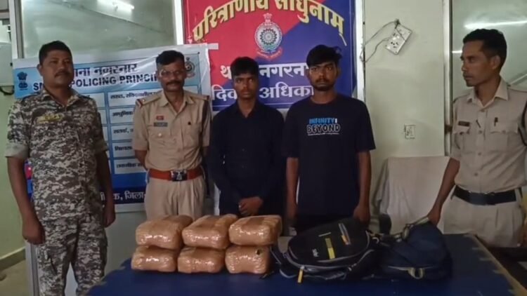 बस्तर पुलिस का बड़ा एक्शन, 6.35 लाख का गांजा जब्त, दो तस्कर गिरफ्तार