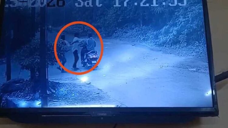 रायपुर में दिनदहाड़े स्कूटी सवार पर जानलेवा हमला, धारदार हथियार से ताबड़तोड़ वार