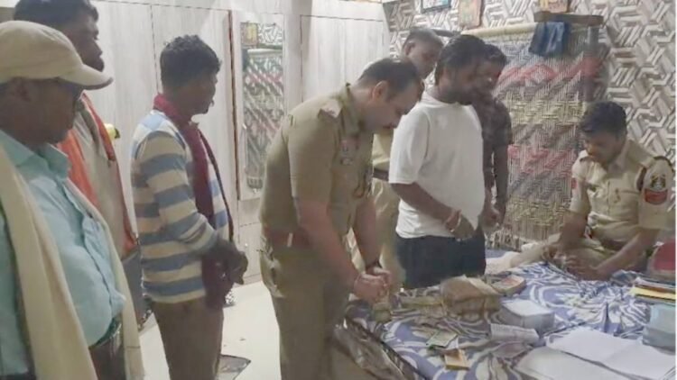 कबीरधाम धान घोटाले में बड़ा खुलासा, प्रभारी के घर से 16 लाख नकद बरामद