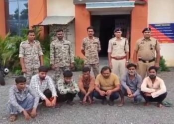 महासमुंद में जुए के अड्डे पर पुलिस का बड़ा छापा, 12 गिरफ्तार, ₹20 लाख से ज्यादा की संपत्ति जब्त