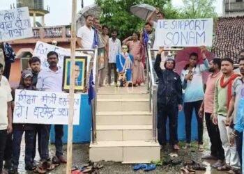 गरियाबंद में छात्रों का प्रदर्शन, शिक्षा मंत्री के इस्तीफे की उठी मांग