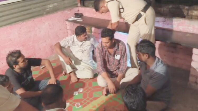 कोरबा में जुए के अड्डे पर पुलिस का छापा, 8 ड्राइवर गिरफ्तार