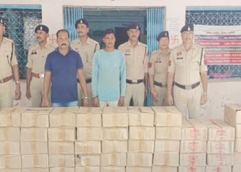 घर में छिपा रखा था शराब का जखीरा, पुलिस ने मारा छापा