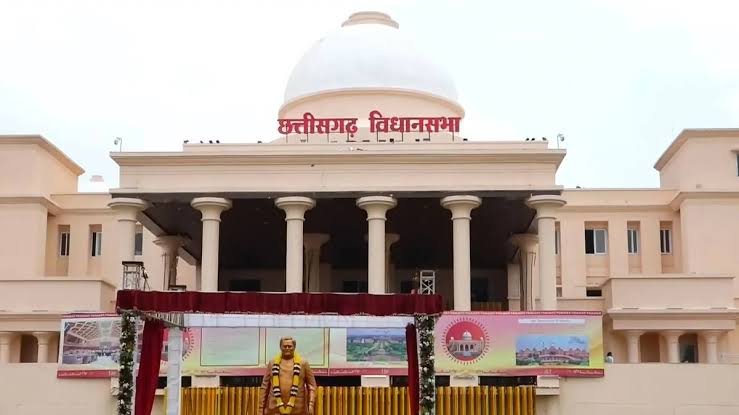 नई विधानसभा में निर्माण की पोल? फॉल्स सीलिंग गिरने से मचा हड़कंप
