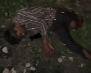 मोबाइल पर बात करना पड़ा भारी, रेलवे ट्रैक पार करते युवक का कटा पैर
