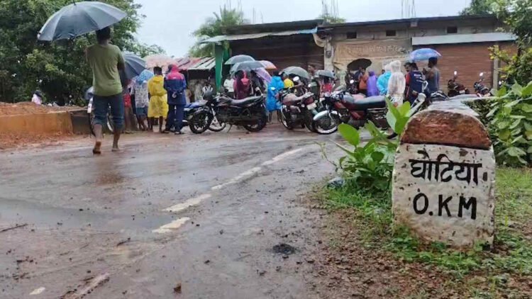 स्कूल बस की चपेट में आई 2 साल की मासूम, मौके पर मौत