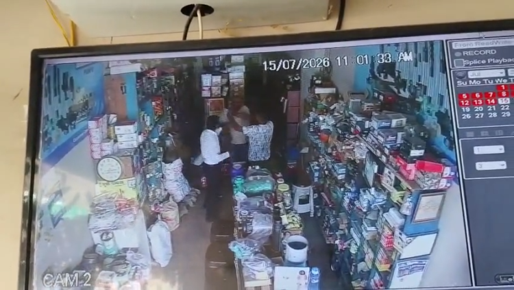 दिनदहाड़े दुकान से व्यापारी का कथित अपहरण, CCTV में कैद हुई पूरी वारदात