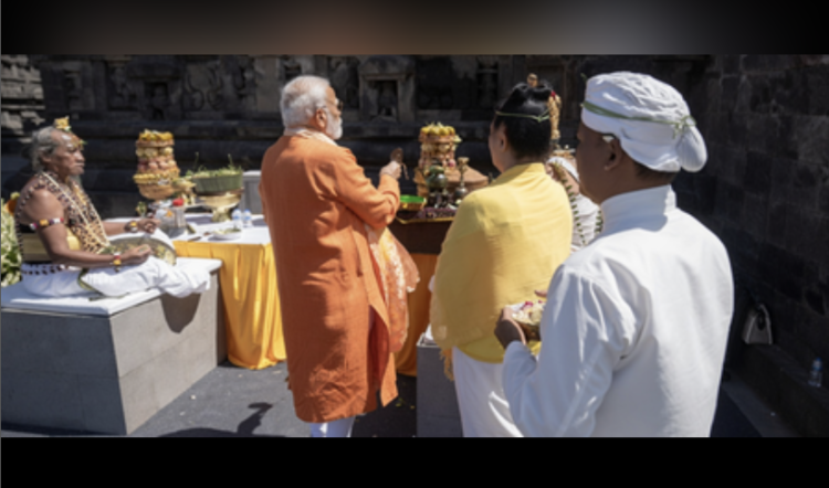 इंडोनेशिया में दिखी भारतीय संस्कृति की झलक, PM मोदी ने की पूजा