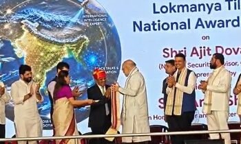गृह मंत्री अमित शाह ने अजीत डोभाल को लोकमान्य तिलक नेशनल अवॉर्ड से किया सम्मानित