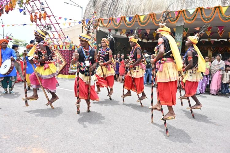 छत्तीसगढ़ के पहले पर्व हरेली पर मुख्यमंत्री निवास में सजी लोक संस्कृति की जीवंत झांकी
