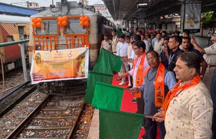 रायपुर से अयोध्या रवाना हुई विशेष ट्रेन: 850 श्रद्धालु रामलला के दर्शन को निकले, काशी विश्वनाथ के भी करेंगे दर्शन