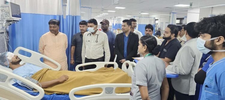 सड़क हादसे में घायल जवानों से मिले वन मंत्री केदार कश्यप, अस्पताल पहुंचकर जाना हाल और दिए बेहतर इलाज के निर्देश