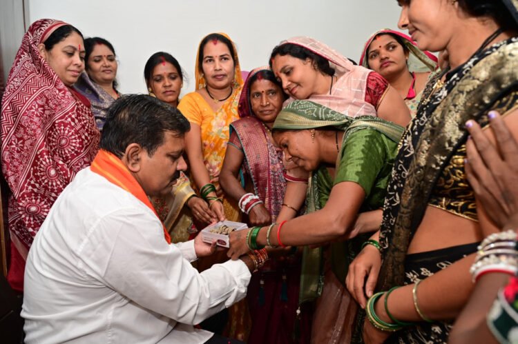 बिहान की दीदियों ने उपमुख्यमंत्री विजय शर्मा को राखी बांधकर दी बधाई, साझा किए गुजरात भ्रमण के अनुभव