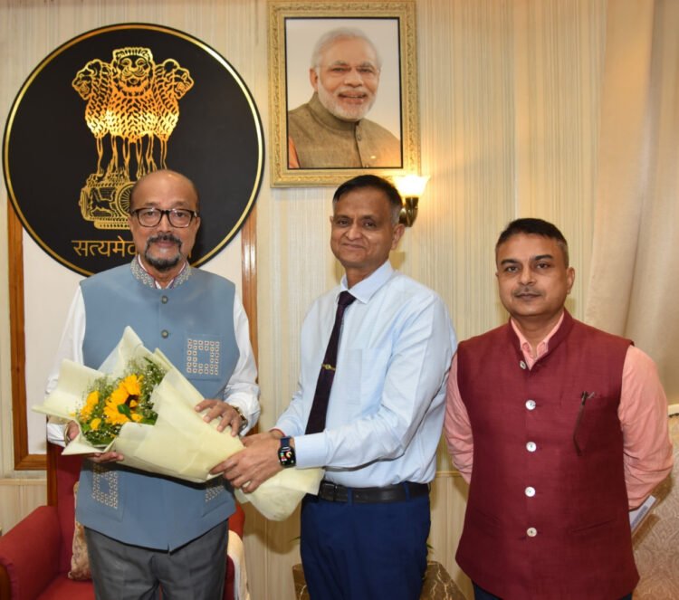राज्यपाल रमेन डेका से मिले एम्स रायपुर के कार्यपालक निदेशक, 2 सितंबर के दीक्षांत समारोह का दिया न्योता