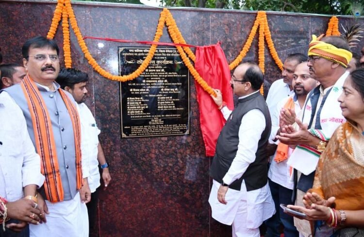बेमेतरा में शहीद वीर नारायण सिंह की प्रतिमा का अनावरण, अरुण साव ने 6 करोड़ के विकास कार्यों की घोषणा की