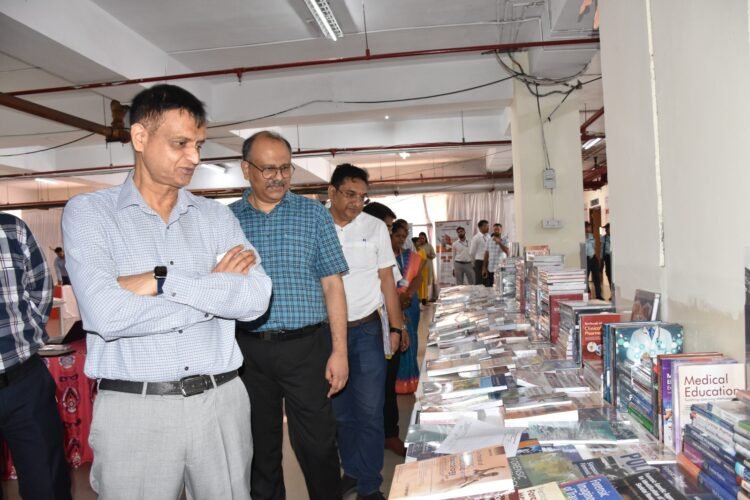 एम्स रायपुर में तीन दिवसीय मेडिकल पुस्तक प्रदर्शनी, ई-रिसोर्स प्रशिक्षण एवं राष्ट्रीय पुस्तकालयाध्यक्ष दिवस का आयोजन