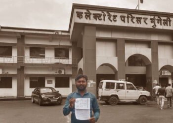 मुंगेली में अजीब मामला: सीमांकन के भरोसे परिवार ने तोड़ा PM आवास, रिपोर्ट के लिए अब भी सरकारी दफ्तरों के चक्कर