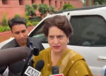 संसद में NDA सांसदों का प्रदर्शन, राहुल गांधी के खिलाफ लगाए नारे; प्रियंका गांधी ने सरकार पर साधा निशाना
