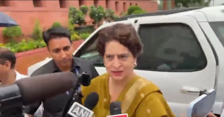 संसद में NDA सांसदों का प्रदर्शन, राहुल गांधी के खिलाफ लगाए नारे; प्रियंका गांधी ने सरकार पर साधा निशाना