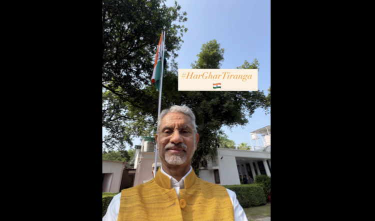 विदेश मंत्री डॉ. एस. जयशंकर ने ‘हर घर तिरंगा’ अभियान में लिया हिस्सा, अपने आवास पर फहराया राष्ट्रीय ध्वज