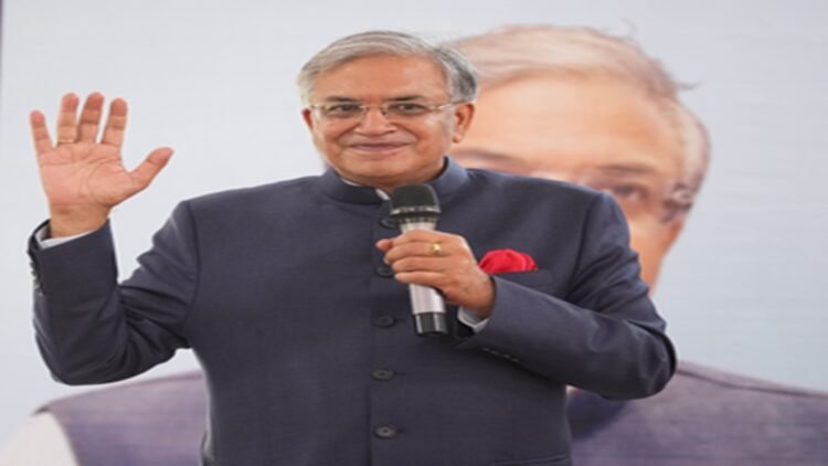 अपने स्कूल में शिक्षक की भूमिका में नजर आए मुख्य निर्वाचन आयुक्त ज्ञानेश कुमार, छात्रों को दिए सफलता के मंत्र