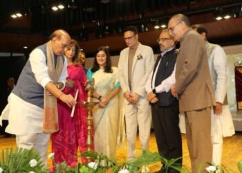 राजनाथ सिंह ने नोएडा में अत्याधुनिक डायग्नोस्टिक सेंटर का उद्घाटन किया