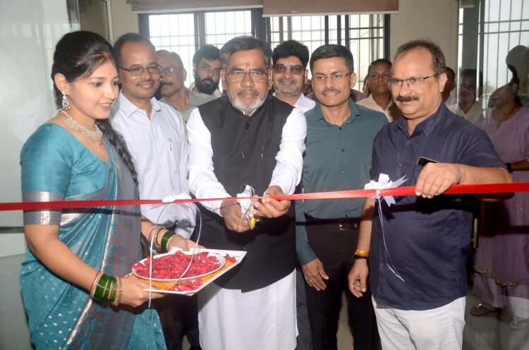 रायपुर विकास प्राधिकरण में सभा कक्ष दृष्टि का लोकार्पण