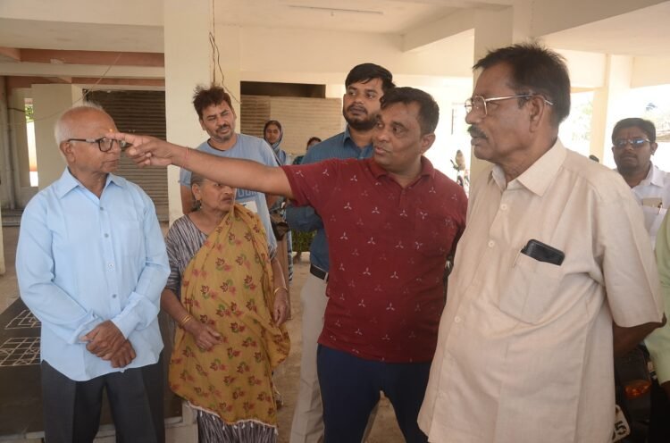 डाॅ. श्यामा प्रसाद मुखर्जी आवास योजना बोरियाखुर्द के हितग्राहियों को बकाया राशि जमा करने अंतिम अवसर