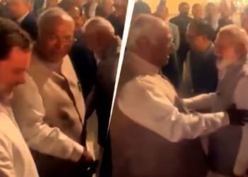 संसद में तकरार के बीच साथ दिखे मोदी-प्रियंका-खरगे, शादी समारोह में जमकर हंसी-मजाक; VIDEO वायरल