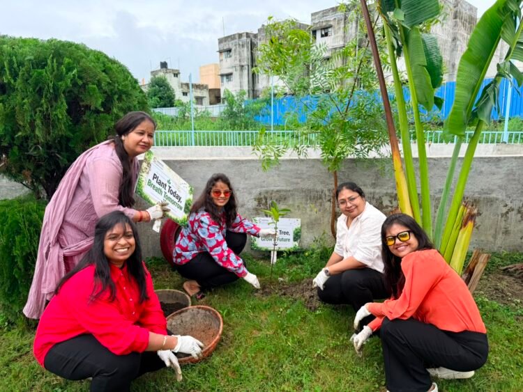 ‘कॉर्पोरेट कनेक्शंस’ के रायपुर चैप्टर के स्पाउसल ग्रुप द्वारा वृक्षारोपण कार्यक्रम का आयोजन