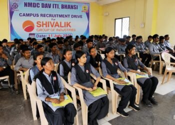 एनएमडीसी डीएवी आईटीआई ,भांसी में आयोजित कैंपस प्लेसमेंट ड्राइव में 31 छात्रों का चयन