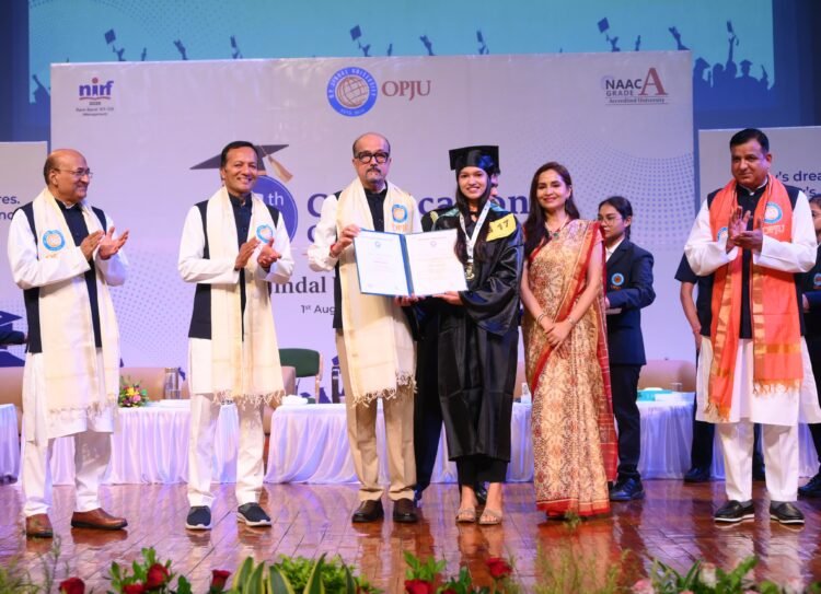 राज्यपाल ने जिंदल विश्वविद्यालय के छठवें दीक्षांत समारोह में विद्यार्थियों को दी उपाधियां,कहा-युवा ज्ञान, नवाचार और नैतिक मूल्यों से करें राष्ट्र निर्माण