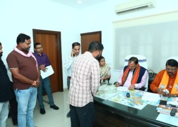 सहयोग केंद्र में मंत्री श्यामबिहारी जायसवाल ने कार्यकर्ताओं से किया संवाद